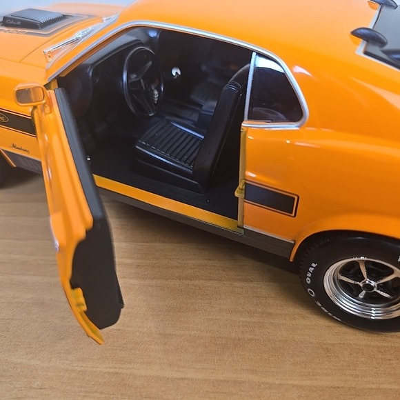 Maisto 1970 Ford Mustang Mach 1 Twister Special Diecast | Orange 1:18 Scale - Picture 8 of 13